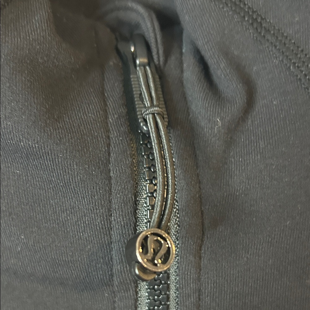 Lululemon Women’s Define jacket EUC BLACK size 8. - Picture 5 of 7